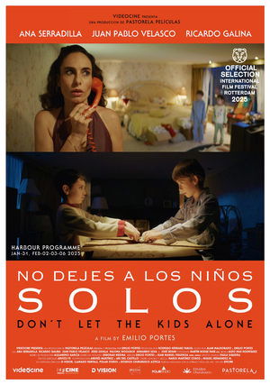 No dejes a los niños solos poszter